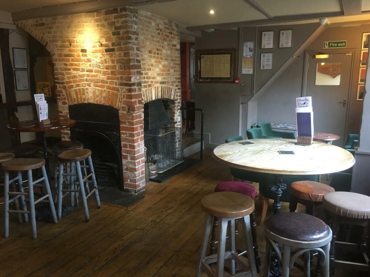 Black Buoy Inn Wivenhoe Екстериор снимка