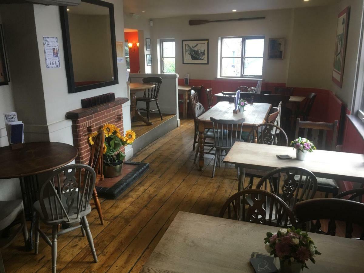Black Buoy Inn Wivenhoe Екстериор снимка